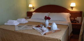 Гостиница Hotel Squarciarelli  Гроттаферрата
